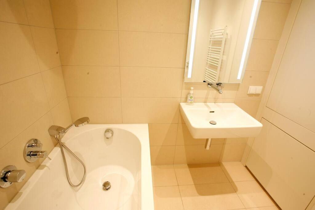 Top Central Apartment On Karlsplatz Vídeň Exteriér fotografie